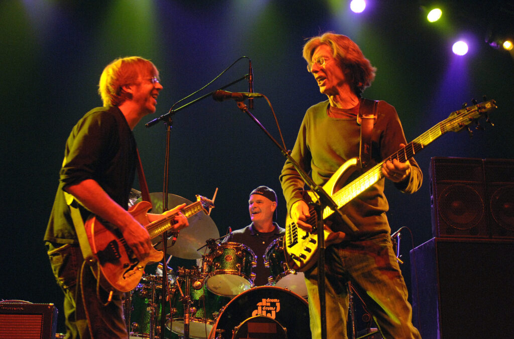 Phish Kicks Off Annual New Year’s Eve Run at Madison Square Garden Phish Salute Phil Lesh With ‘Box Of Rain’ Cover
